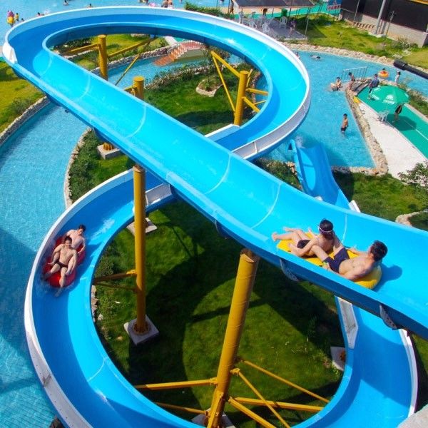 Disegno a colori personalizzabili scivolo d'acqua a spirale per l'attrazione unica del parco acquatico