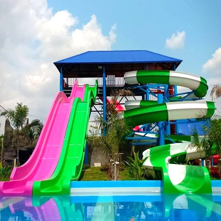 Scivolo d'acqua in fibra di vetro ecologico perfetto per le uscite dalle piscine nei parchi acquatici e nei resort
