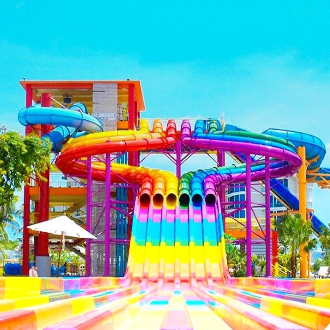 Slide acquatico a colori enormiSlide acquatici in fibra di vetro per adulti nei parchi acquatici