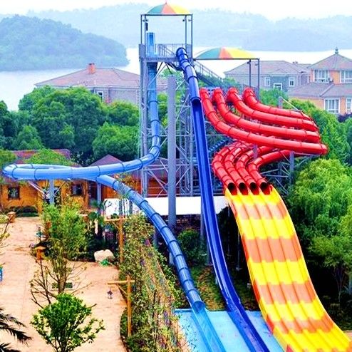 Slide multicolore per parchi acquatici all'aperto con altezza e design diversi