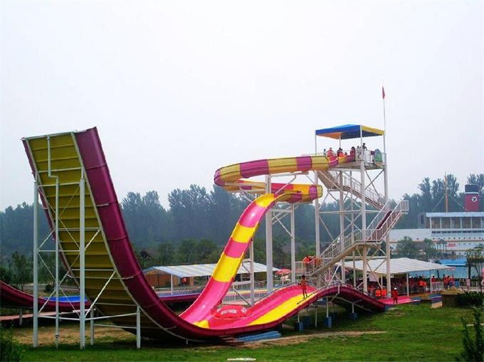 Piscine di grande capacità Boomerang Slide Parco acquatico Slide acquatico per 2-3 persone