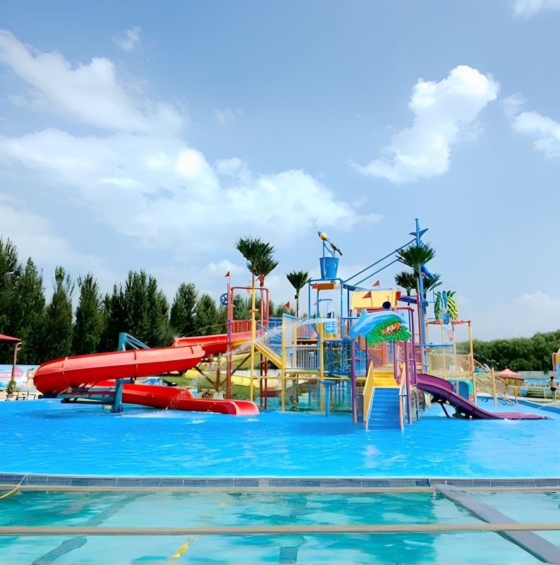 Parco giochi acquatici esterno personalizzato in fibra di vetro con rinforzo in acciaio per l'intrattenimento degli hotel