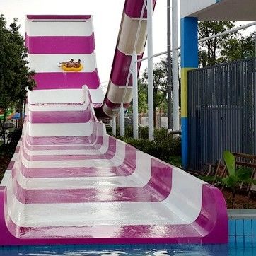 6-10 mm di spessore Boomerang Slide per parco acquatico prodotto utilizzando il metodo Spray Up